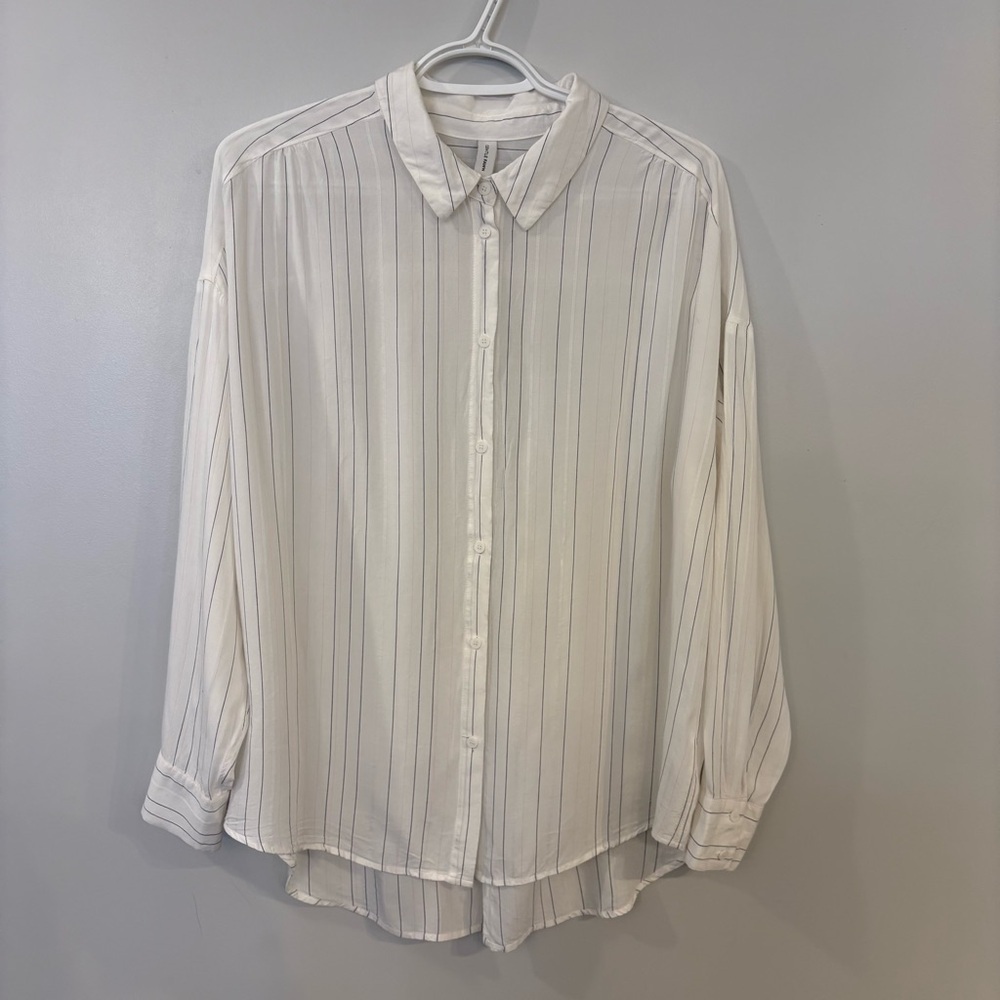 Gentle Fawn button up long sleeve blouse 100% Rayon